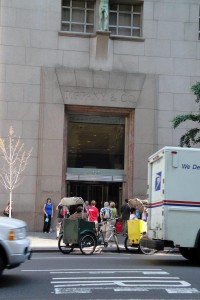 En af de fornemme butikker på Fifth Avenue